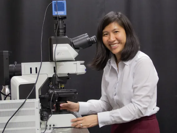 Judy Su in lab