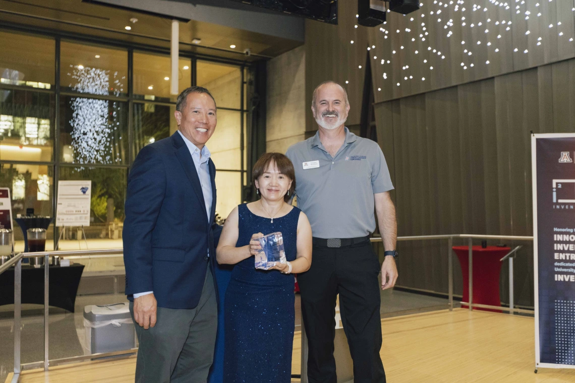 Hong Hua receives TLA Inventor of the Year Award